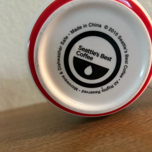 Seattles Best White and Red Mug 2010 - Picture 4 of 4